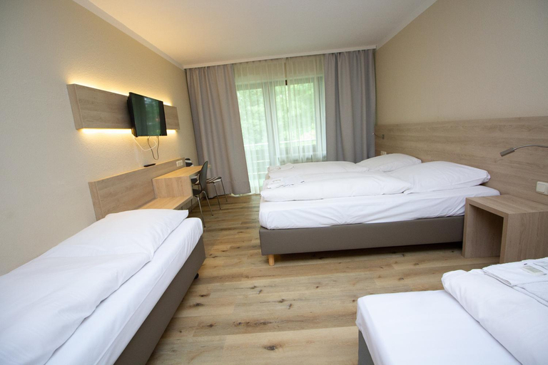 Bedroom 2, Ahorn Hotel, München