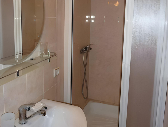 Bathroom 3, Hotel Zelenyi Klyn, Ivano-Frankivs'ka