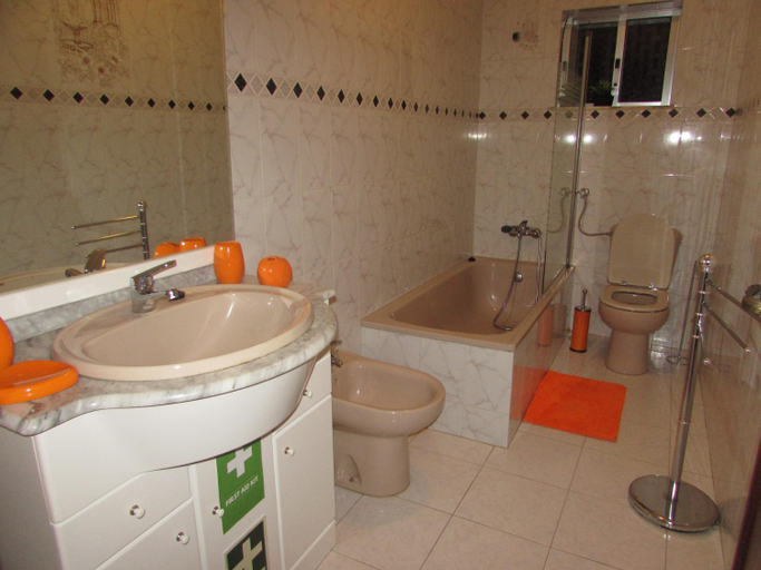 Others 5, Casas Manos Nevoa, Terras de Bouro