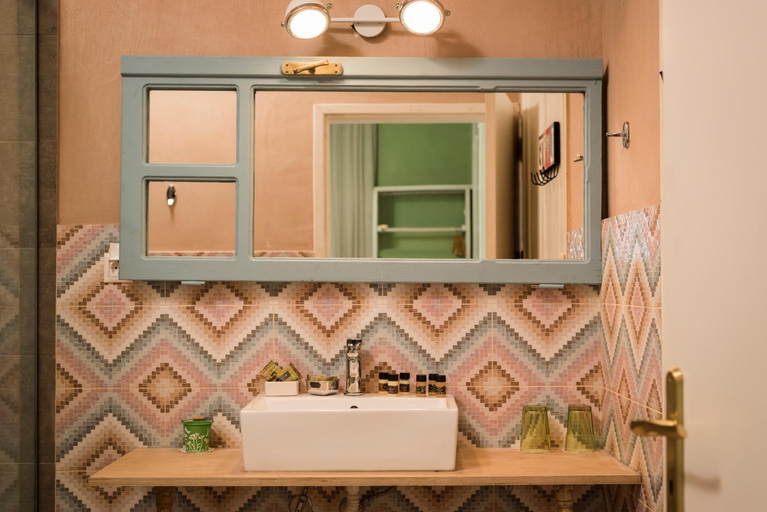 Bathroom 4, TheJoy, Crete