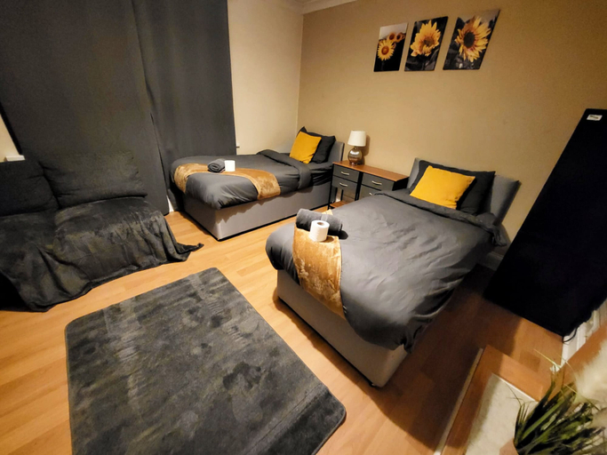Bedroom 2, Stay Sleep Rest - Santuary, Kingston upon Hull