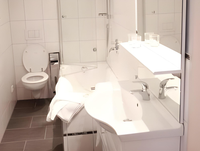 Bathroom 5, Hotel Seepromenade, Bodenseekreis