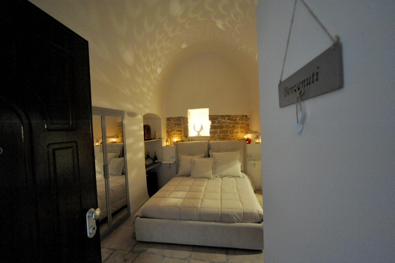 Others 5, Borgo Martino, Bari