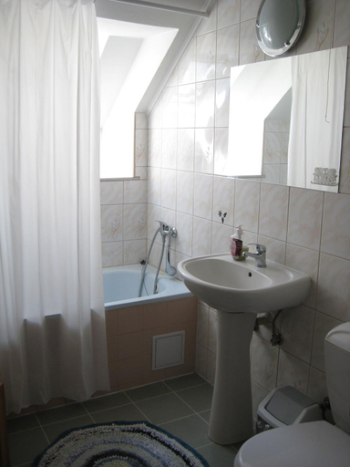 Bathroom 2, Eko Penzion Leo, Krupina