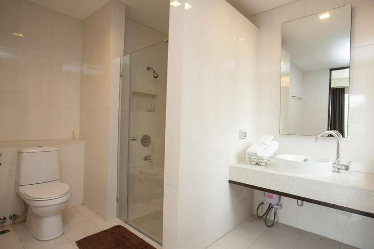 Bathroom 12