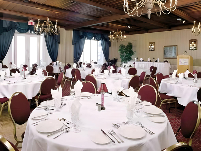 Food & Drinks 5, HOTEL LE MANOIR, Manicouagan