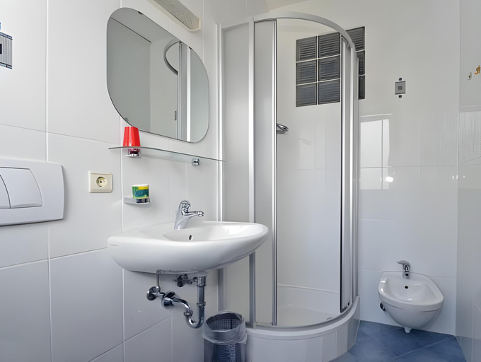 Bathroom 2, B&B Transit Rooms - Your Stopover, Free Parking, Bolzano