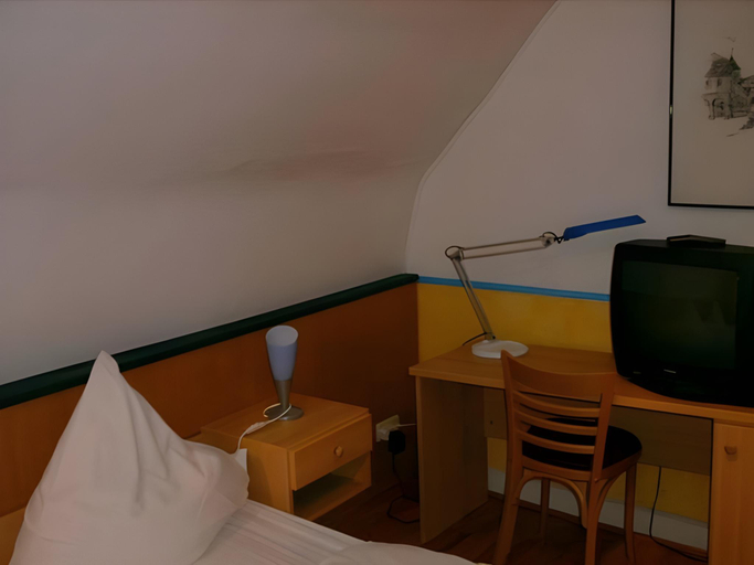 Bedroom 2, Hotel Restaurant Frankenturm, Trier