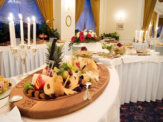 Others 5, Grand Hotel Praha, Poprad