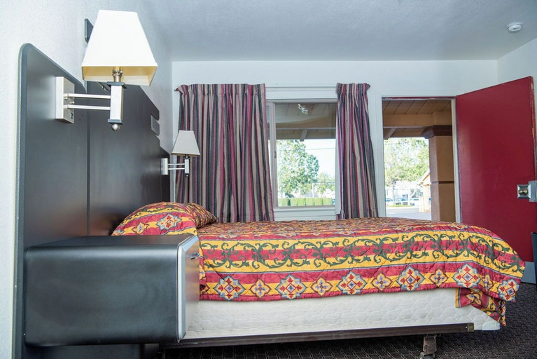 Bedroom 2, Travelers Rest Motel, Santa Clara