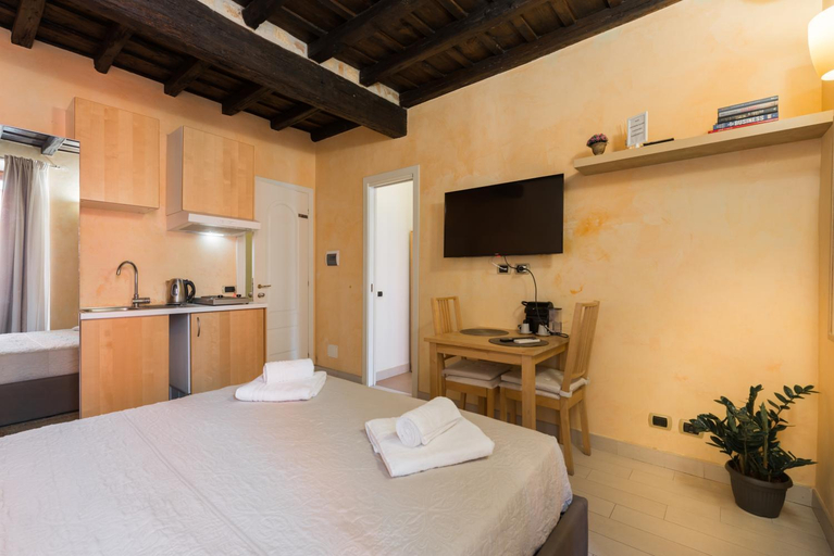 Bedroom 2, TrinitaDeiMonti Guest House, Roma