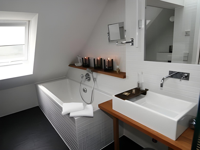 Bathroom 3, Hotel Zur Linde Dein Self Check In, Potsdam-Mittelmark