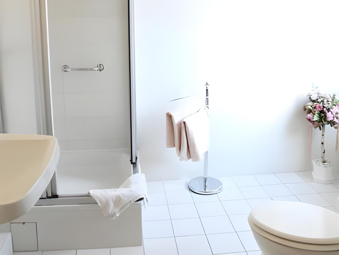 Bathroom 4, Hotel Happy, Segeberg