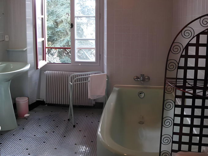 Bathroom 3, Chambres d'Hotes Closerie du Guilhat, Pyrénées-Atlantiques