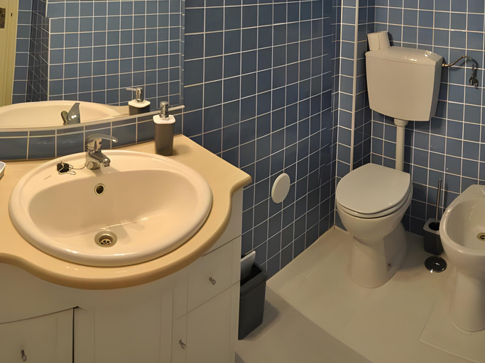 Bathroom 3, Tagus Host, Santarém