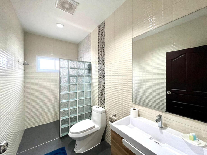 Bathroom 9