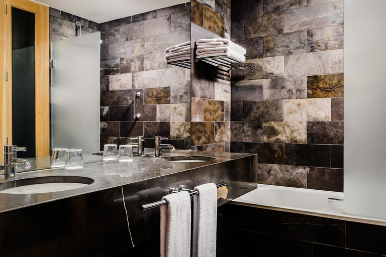 Bathroom 5, Exe Las Margas Golf, Huesca