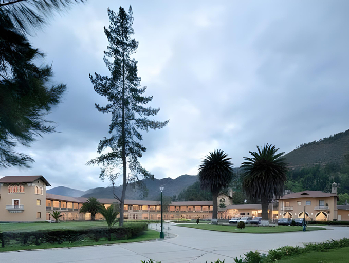 Exterior & Views