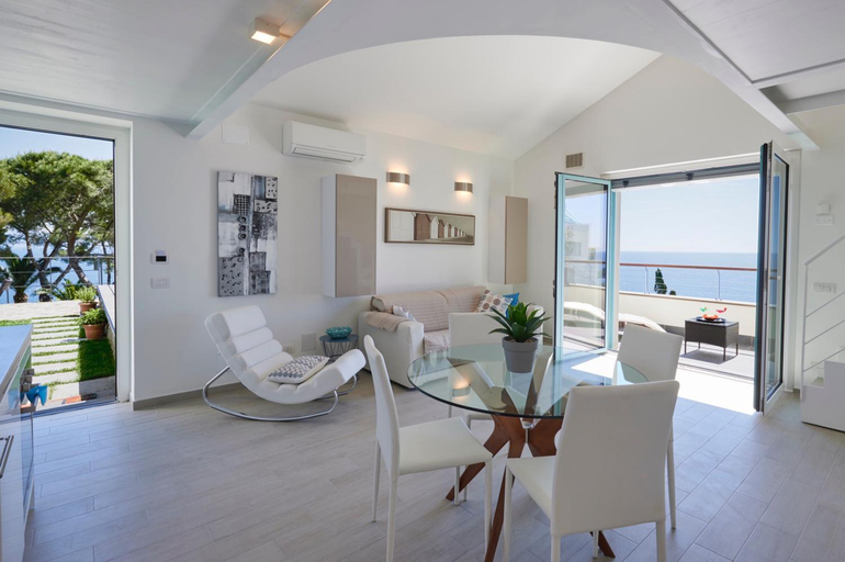 Dining Room 17