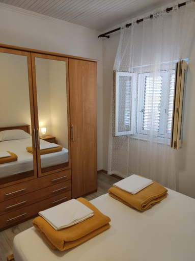 5, Apartments Katica, Novalja