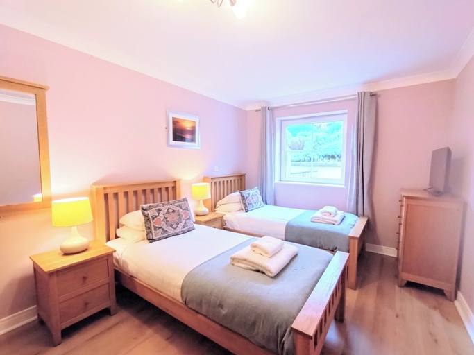 Bedroom 3, Waves Apartments, Cornwall