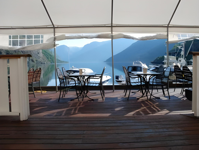 Food & Drinks 5, Flam Marina, Aurland