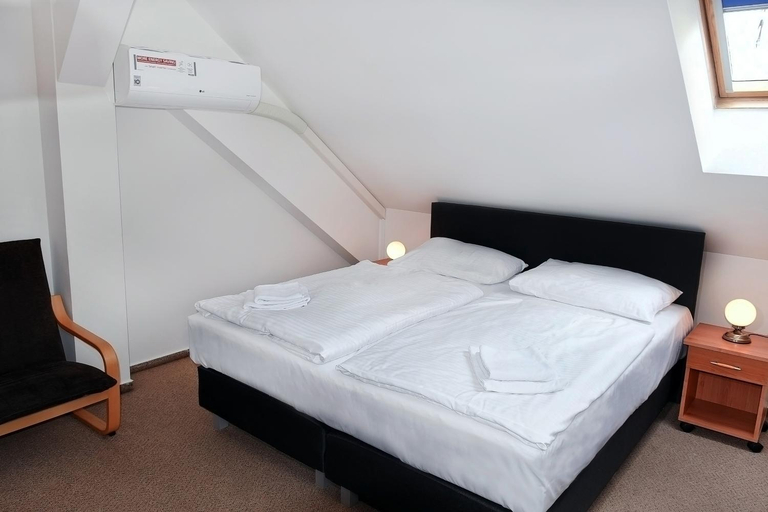 Bedroom 2, Hotel Bily Konicek, Jindřichův Hradec