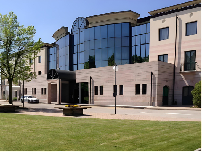 Exterior & Views 7