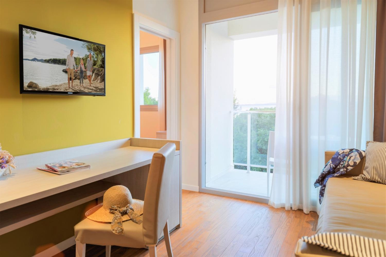Others 4, DIEHOLIDAYBUCHT, Biograd na Moru
