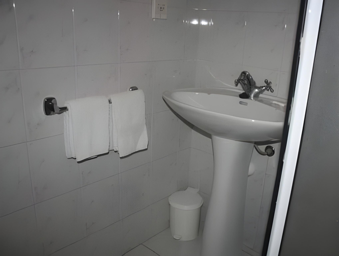 Bathroom 3, Ze da Rampa Hotel, Santo Tirso
