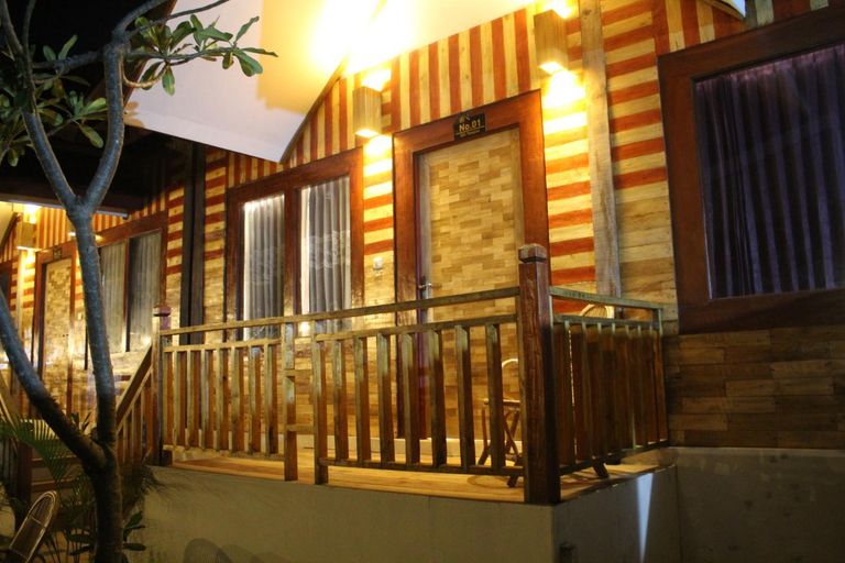 Exterior 3