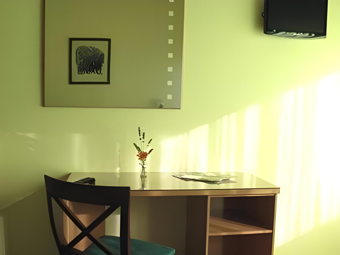 Others 4, Hotel Martinez, Girona
