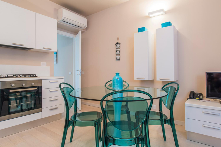 Dining Room 15