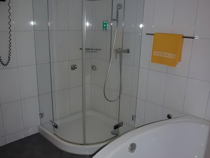 Bathroom 3, Hotel Krone Lenk, Obersimmental