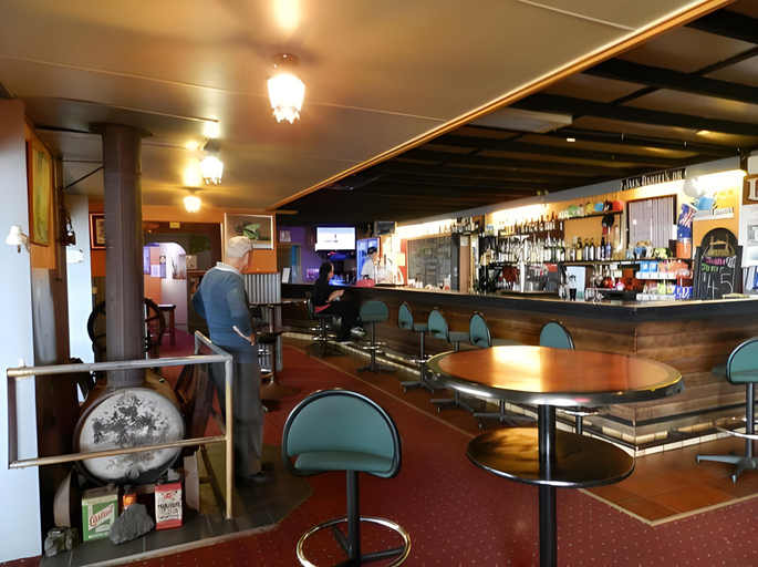 Others 5, The Menai Hotel Motel, Burnie - Pt A
