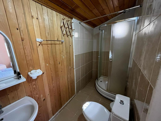 Bathroom 3, Selenes Pansiyon, Milas