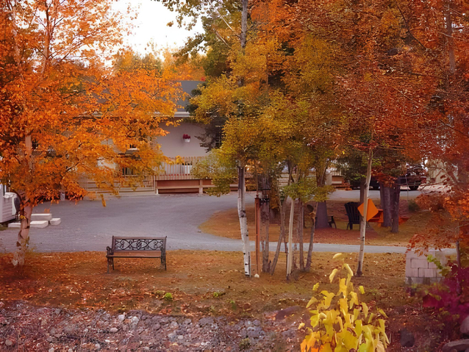 Others 4, Motel Des Cascades, Charlevoix