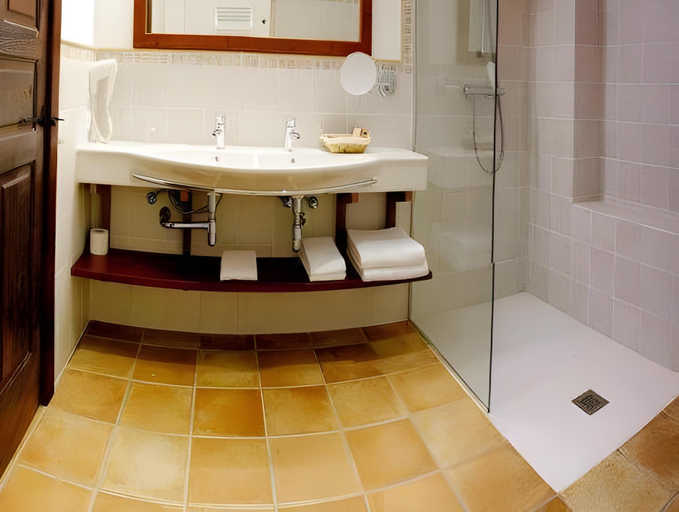 Bathroom 4, Hotel Rural Latorrien de Ane, Navarra