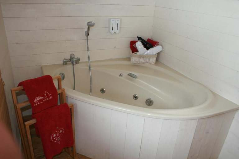 Bathroom 2, La Chanterelle - Mountain Lodge, Haute-Savoie