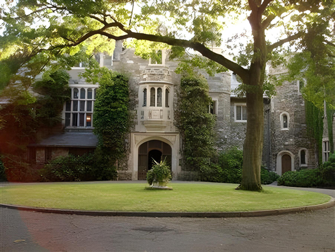 THE CASTLE AT SKYLANDS MANOR - BED AND BREAKFAST, Passaic