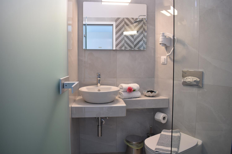 Bathroom 4, Mirto Beach Hotel & Restaurant, Epirus