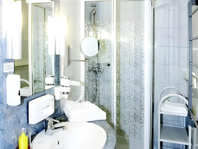 Bathroom, Hotel Garni Thermenglv Ck, Jennersdorf