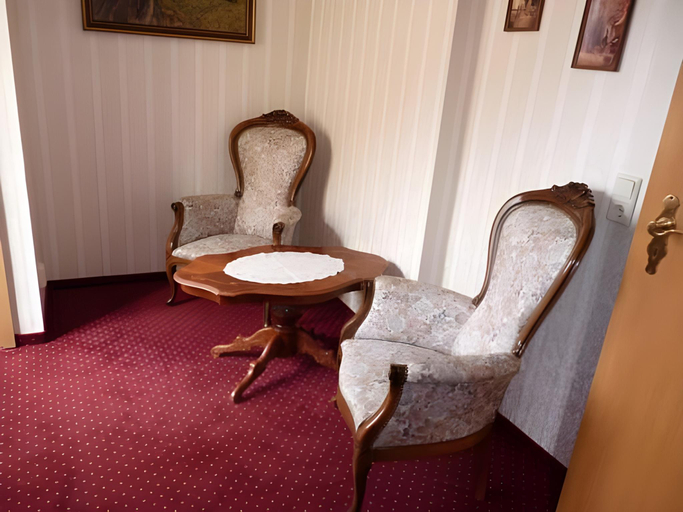 Others 5, Hotel Zur Traube, Burgenlandkreis