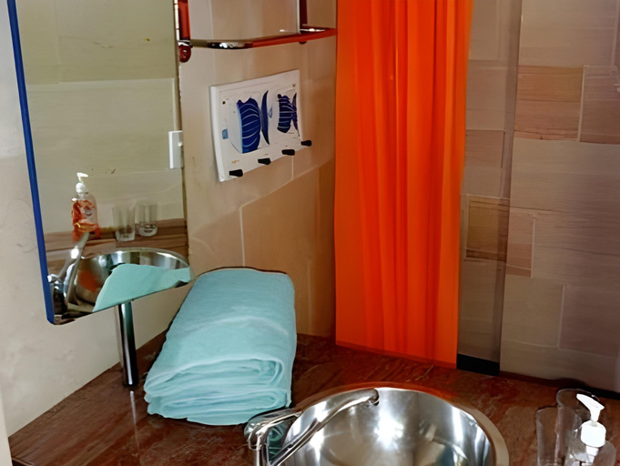 Bathroom 3, Beach House Aruba Apartments