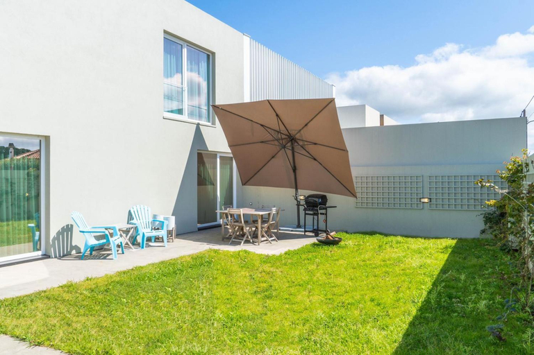 Others 3, Beach Front Villa, Ponta Delgada