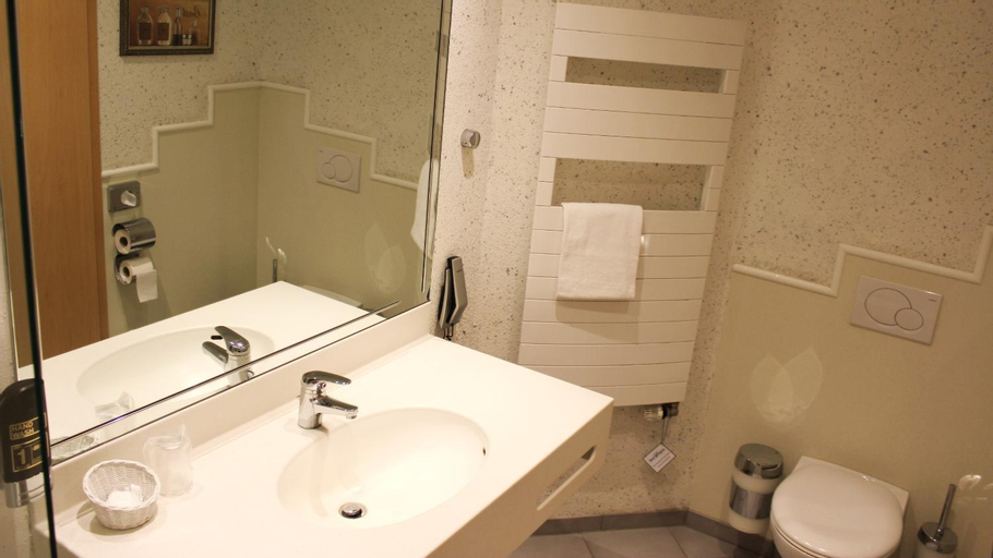 Bathroom 11