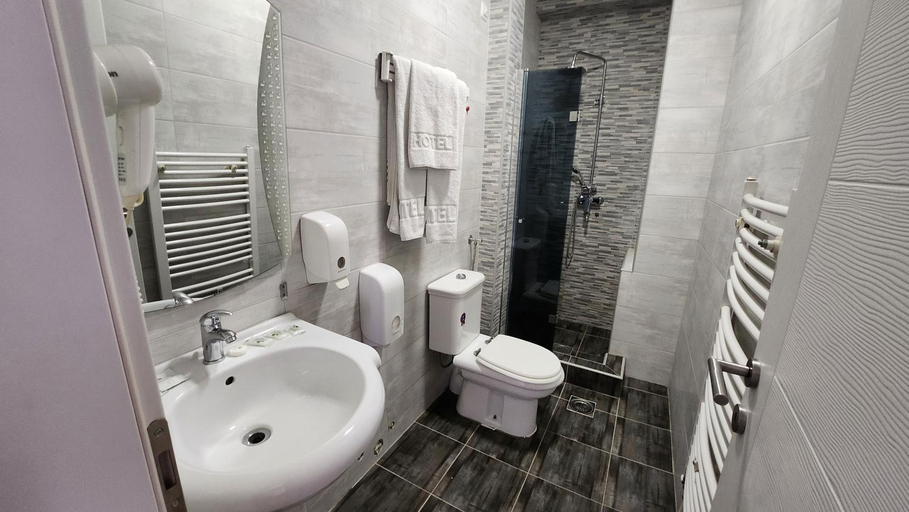 Bathroom 3, Hotel Rile Men Blue, Niš