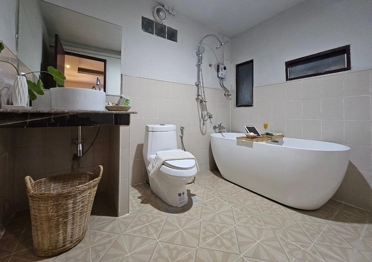Bathroom 4