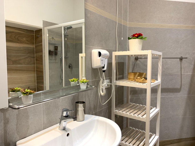 Bathroom 4