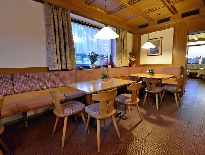 Food & Drinks 5, B&B Transit Rooms - Your Stopover, Free Parking, Bolzano